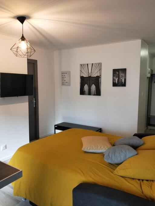Mega Jeanne D'Arc Billard Baby Foot Logements Insolites Nancy Exterior photo