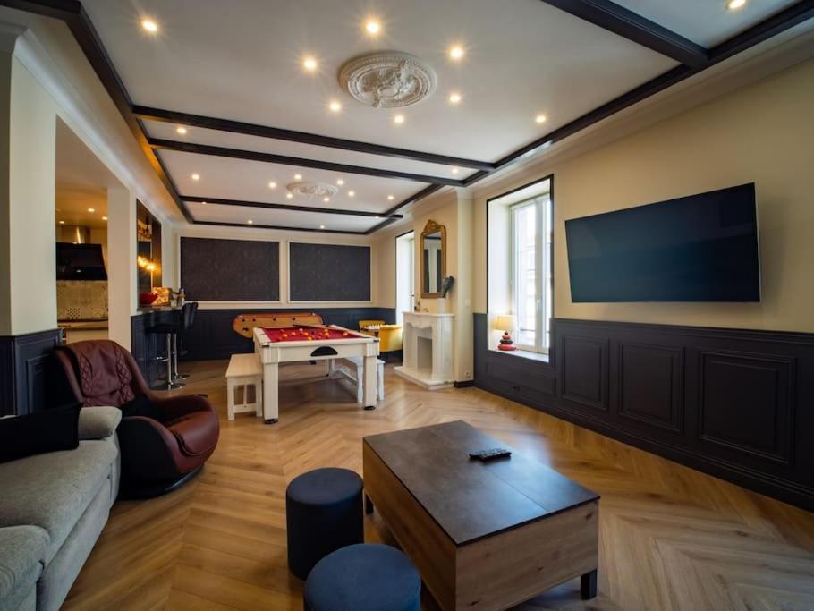 Mega Jeanne D'Arc Billard Baby Foot Logements Insolites Nancy Exterior photo