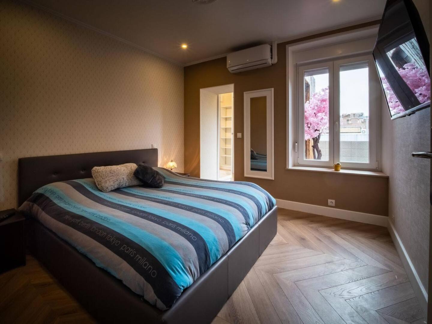 Mega Jeanne D'Arc Billard Baby Foot Logements Insolites Nancy Exterior photo